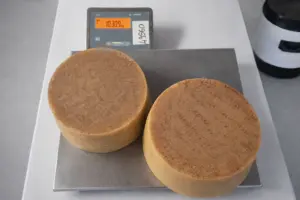 Anlieferung von Rohwachs von Imkern zur Umarbeitung